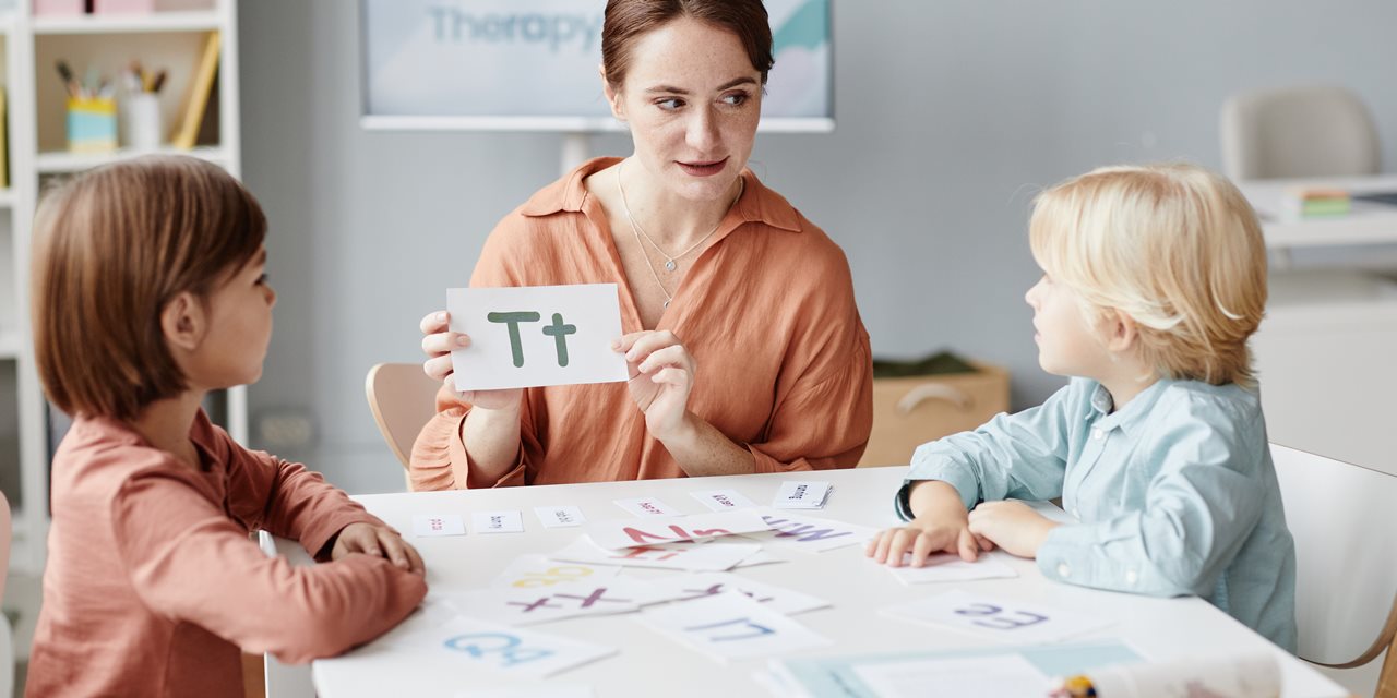 Disturbo di linguaggio e disordine fonologico osservazione valutazione trattamento webinar pediatria logopedia neurosviluppo